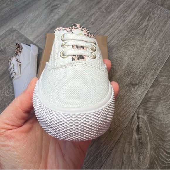 NIB White and Animal Print Toddler Sperry Shoes with Velcro Closure. Size 5 - Picture 5 of 10